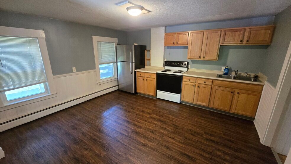 Kitchen - 370 N State St