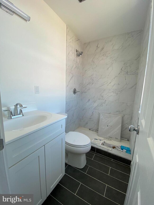 Building Photo - 528 N 34th St