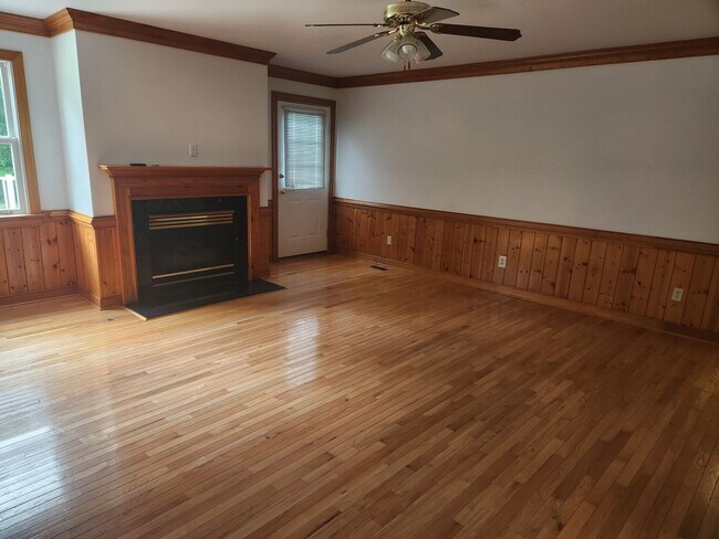 Building Photo - Chesterfield-Winterpock Area- Custom 3 Bed...