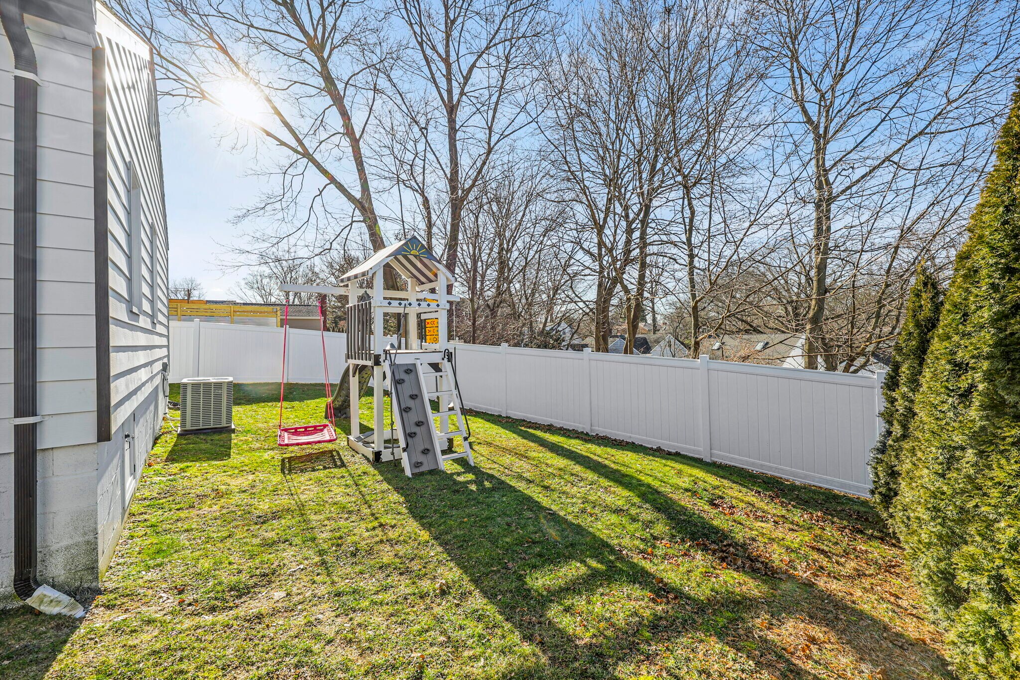 Building Photo - 24 Maplewood Dr