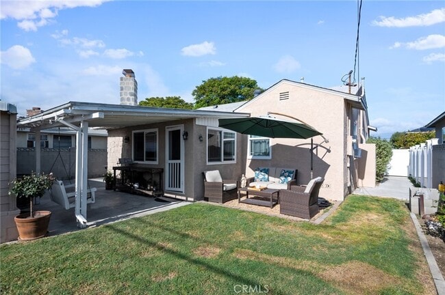 Building Photo - 4637 Hackett Ave