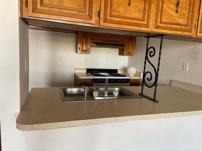 Building Photo - 7214 Dale Rd