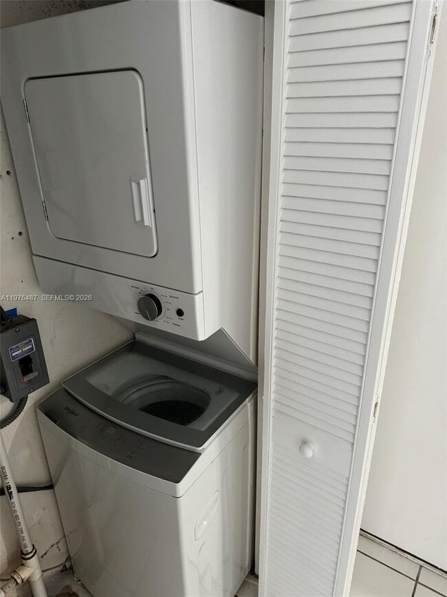 Building Photo - 10210 Collins Ave