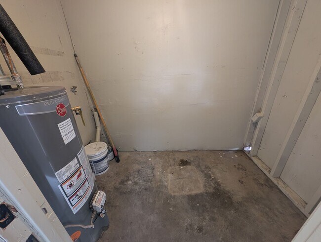 Building Photo - Freshly remodeled townhome two bedroom two bath beauty