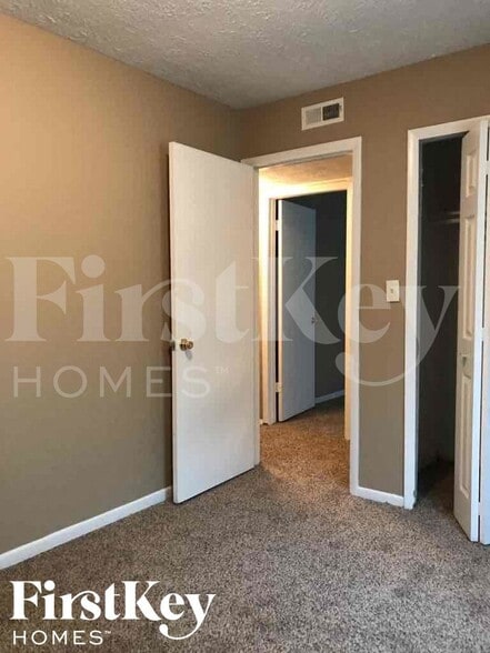 Building Photo - 6111 Dry Den Ct