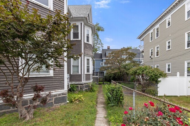 Building Photo - 247-249-249 Park St