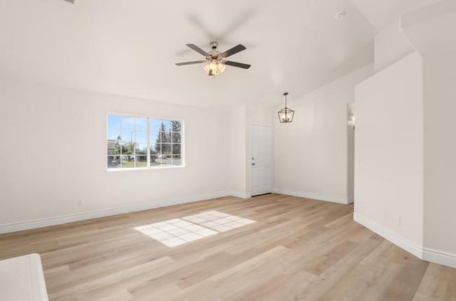 Building Photo - Spacious 3-Bedroom Home in Quiet Northwest...