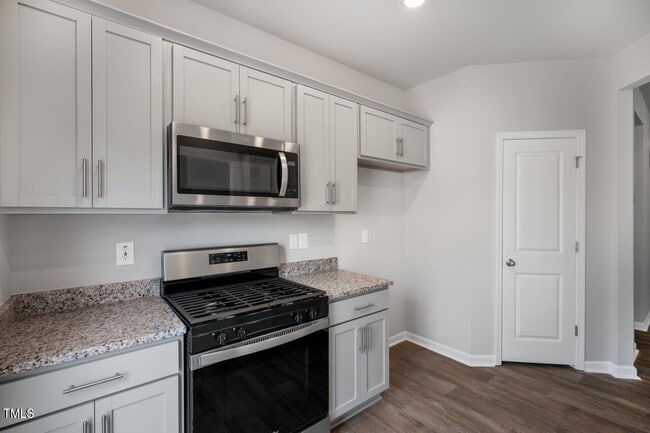 Building Photo - 3 Bedroom Townhome with Garage for Rent