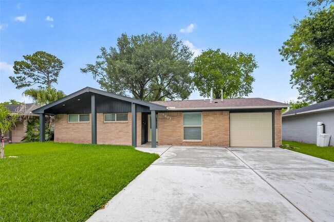 Building Photo - 5803 Greencraig Dr