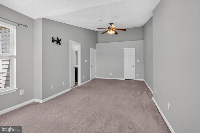 Building Photo - 711 Wineberry Way