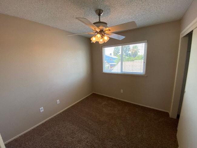 Building Photo - North Visalia Townhome Available Now
