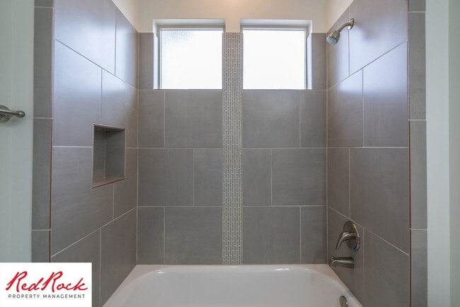 Building Photo - Pet Friendly 4 Bedroom Little Valley Home ...