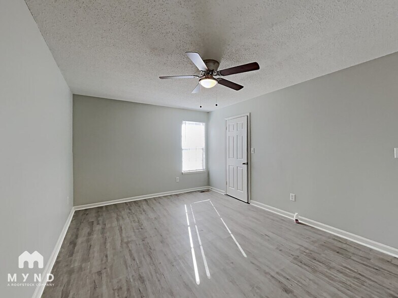 Building Photo - 2708 Laburnum Dr