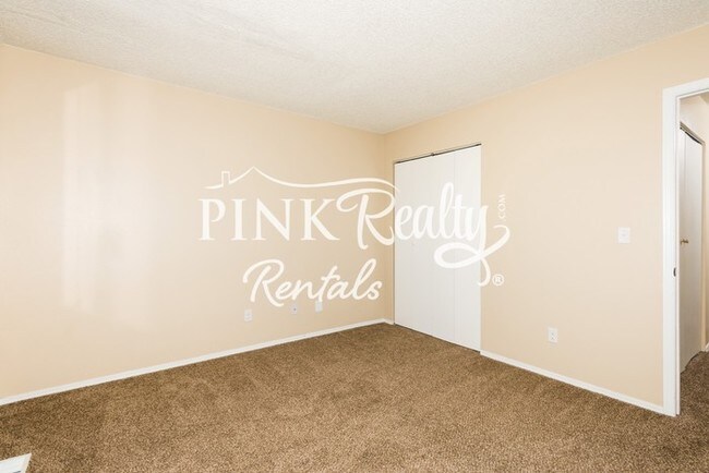 Building Photo - Great 2-Story Townhome in Soaring Eagle