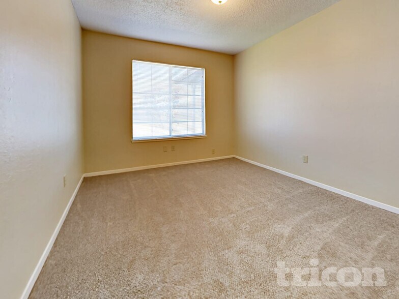 Building Photo - 215 Loy St.