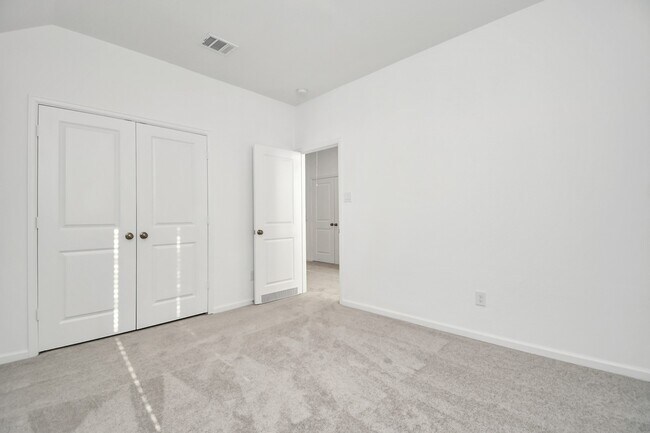 Building Photo - 5535 Holly Hvn Ct