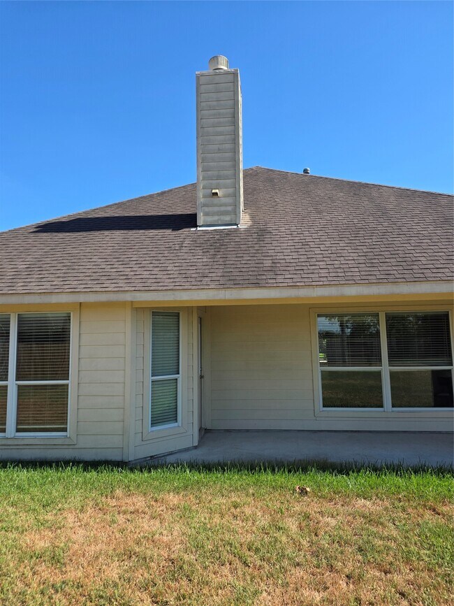Building Photo - 6216 N Fawnlake Dr