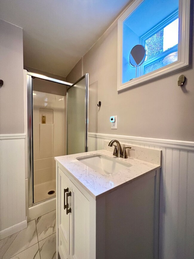 Building Photo - Charming West Asheville Home!
