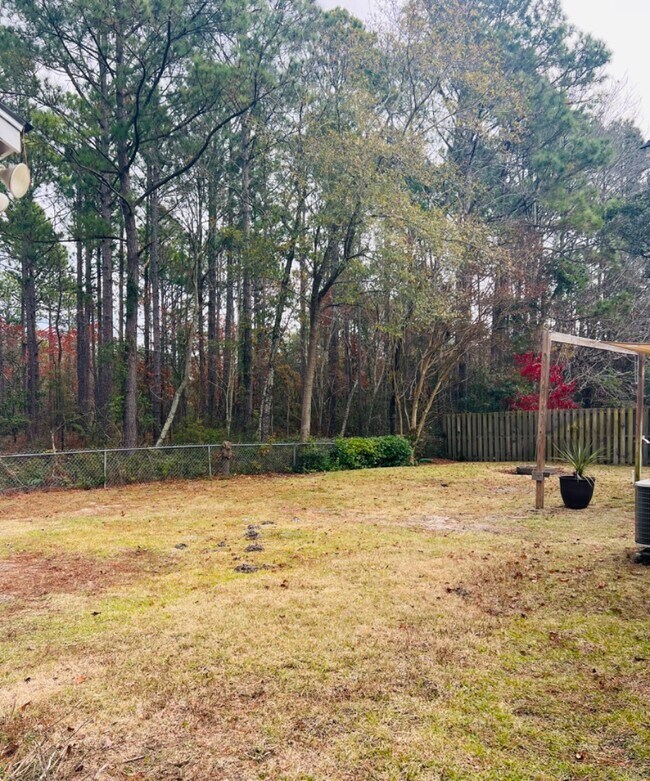 Building Photo - 208 Elmhurst Rd