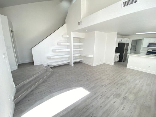 Building Photo - Charming 3 Bed/3Bath Townhome nestled in t...