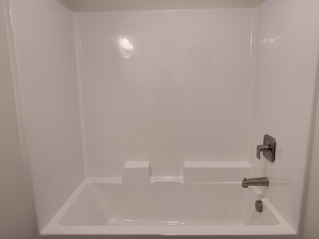 Building Photo - 505-507 NW Hillcrest Dr