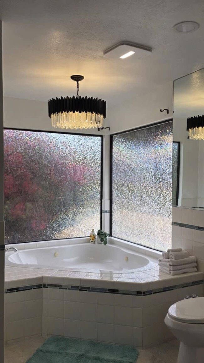 Building Photo - 5048 Bluff Pl