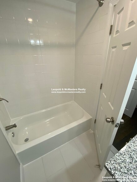 Building Photo - 520 Washington St