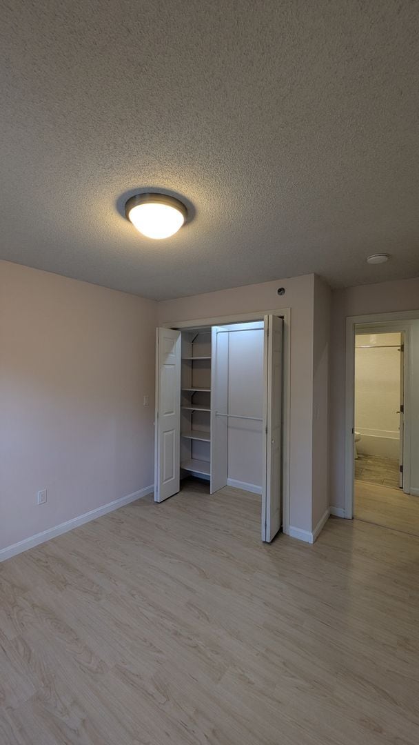 Building Photo - Spacious Three Bedroom Condo