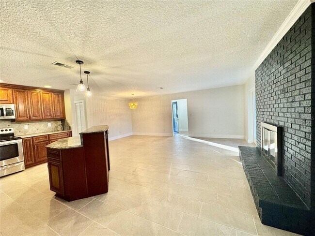 Building Photo - 2559 W Lake Dr