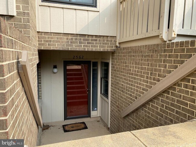 Building Photo - 2562 Glengyle Dr
