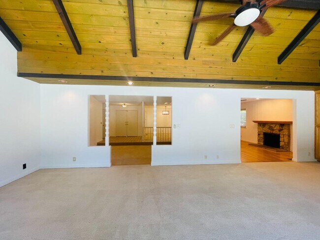 Building Photo - 1150 Stafford Dr