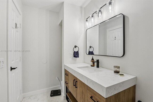 Building Photo - 2926 S University Dr