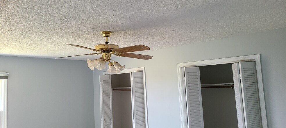 Fan main bedroom - 112 Kelly Ct