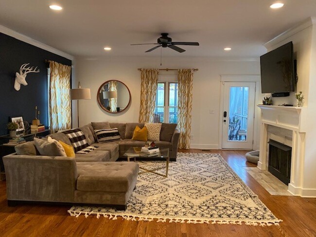 Building Photo - Craftsman Inspired 3 Bed/ 2.5 Bath Home in...