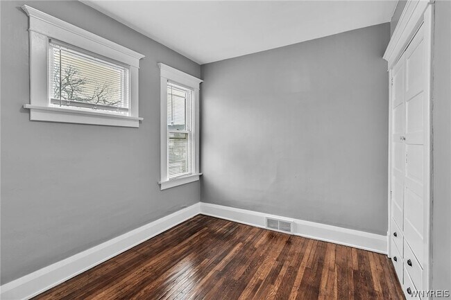 Building Photo - 49 Virgil Ave