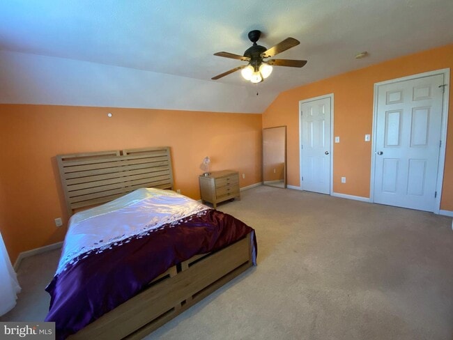 Building Photo - 45 S Strawberry Hill Dr