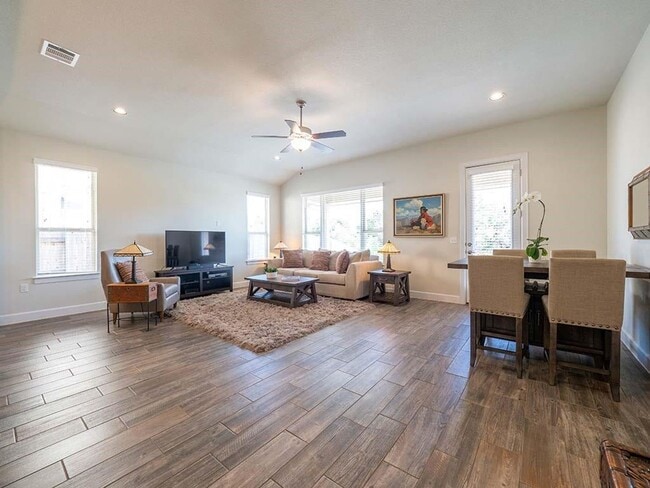 Building Photo - 14900 Via Del Corso Dr