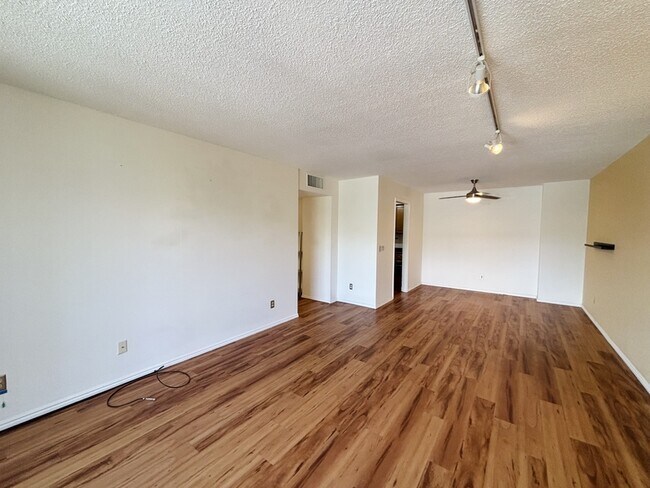 Building Photo - 710 E 200 S