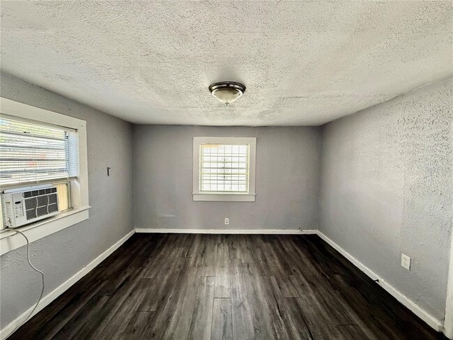 Building Photo - 3505 E Shadowlawn Ave