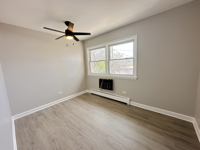 Building Photo - 4416 N Harding Ave