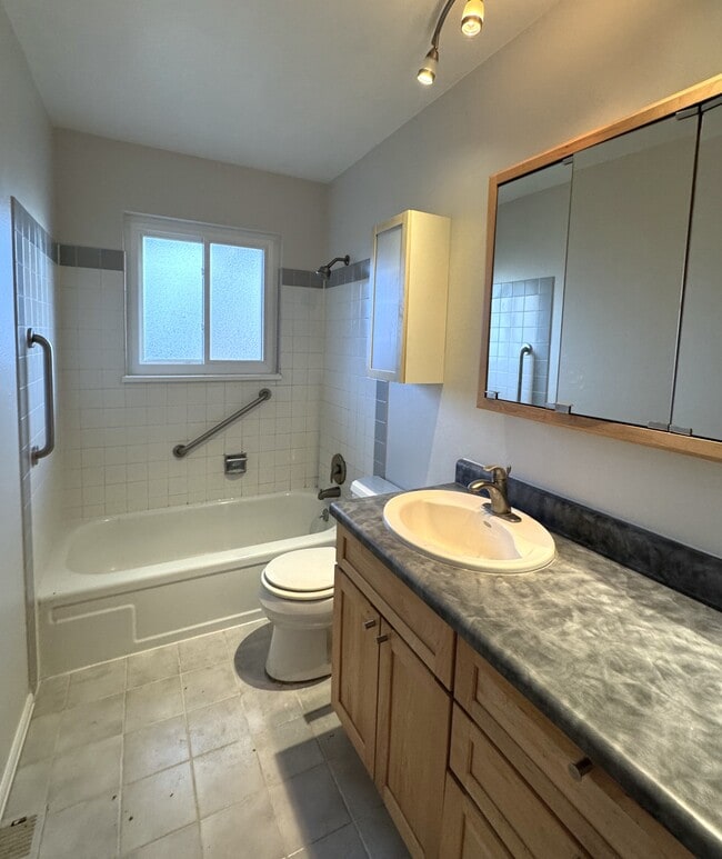 Building Photo - 3084 S Xanthia St