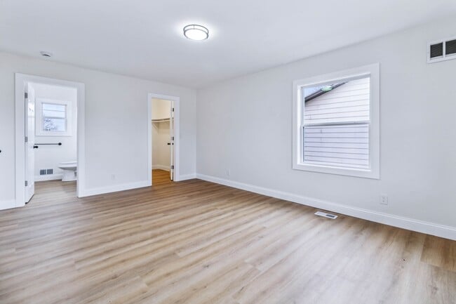 Building Photo - 3233 Wolcott St