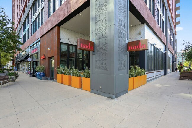 Building Photo - Luxury 2BD/2BA in The Gallery - Across fro...