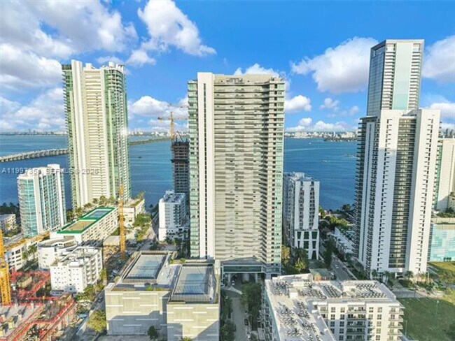 Building Photo - 460 NE 28th St