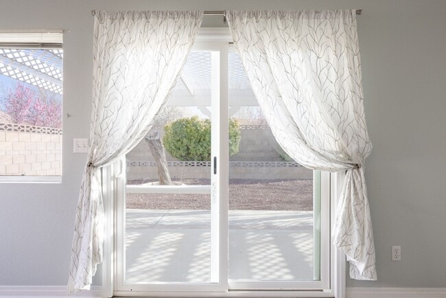 Building Photo - West Lancaster4 bedroom + bonus room