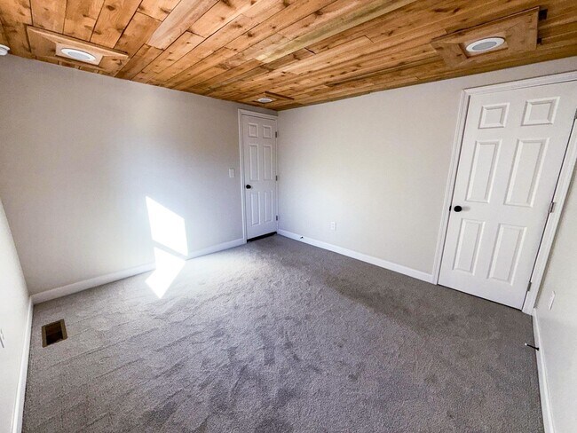 Building Photo - Charming Cape Cod in Columbus | 3BR, Updat...