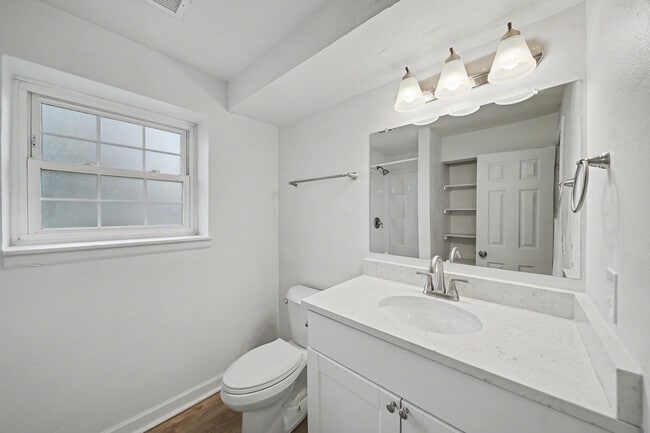 Building Photo - 9587 Dudley Dr
