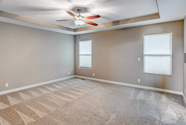 Building Photo - 5 Bedroom in Falcon Ridge!!