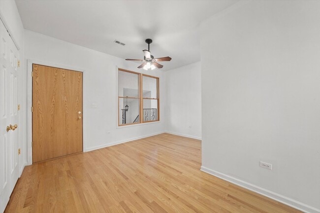 Building Photo - 716 W 51st St