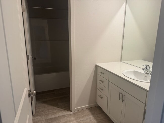 Building Photo - Beautiful 5 BD* 3 BA **NEW** CONSTRUCTION* Single Family Home Located In East Park Village Commun...